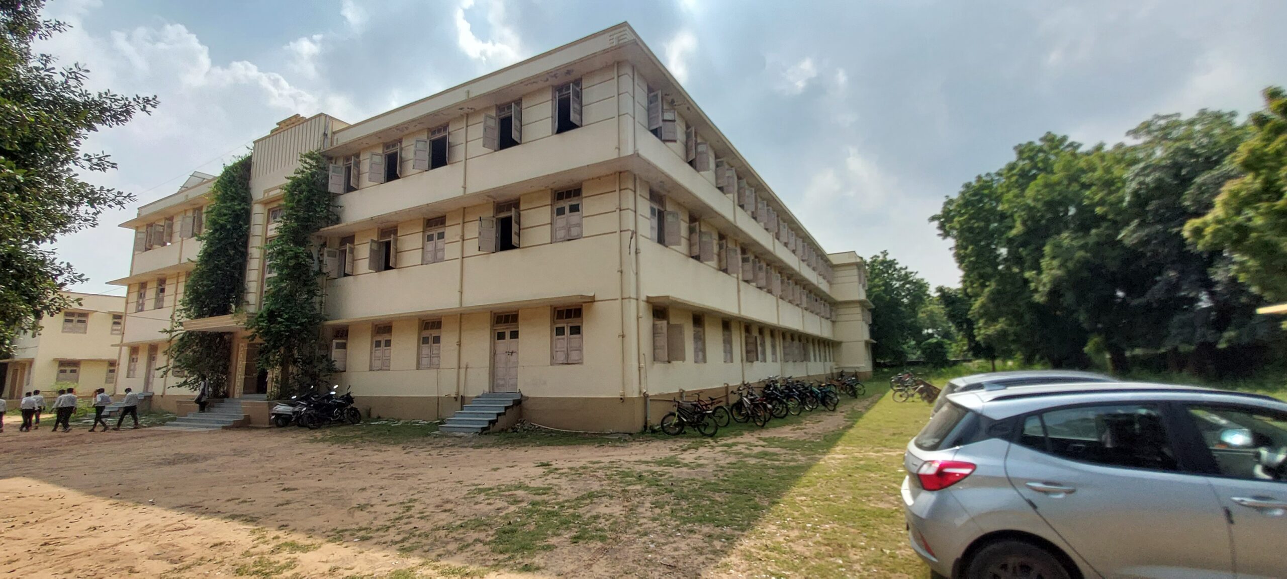 Campus – Sheth G. C. High School